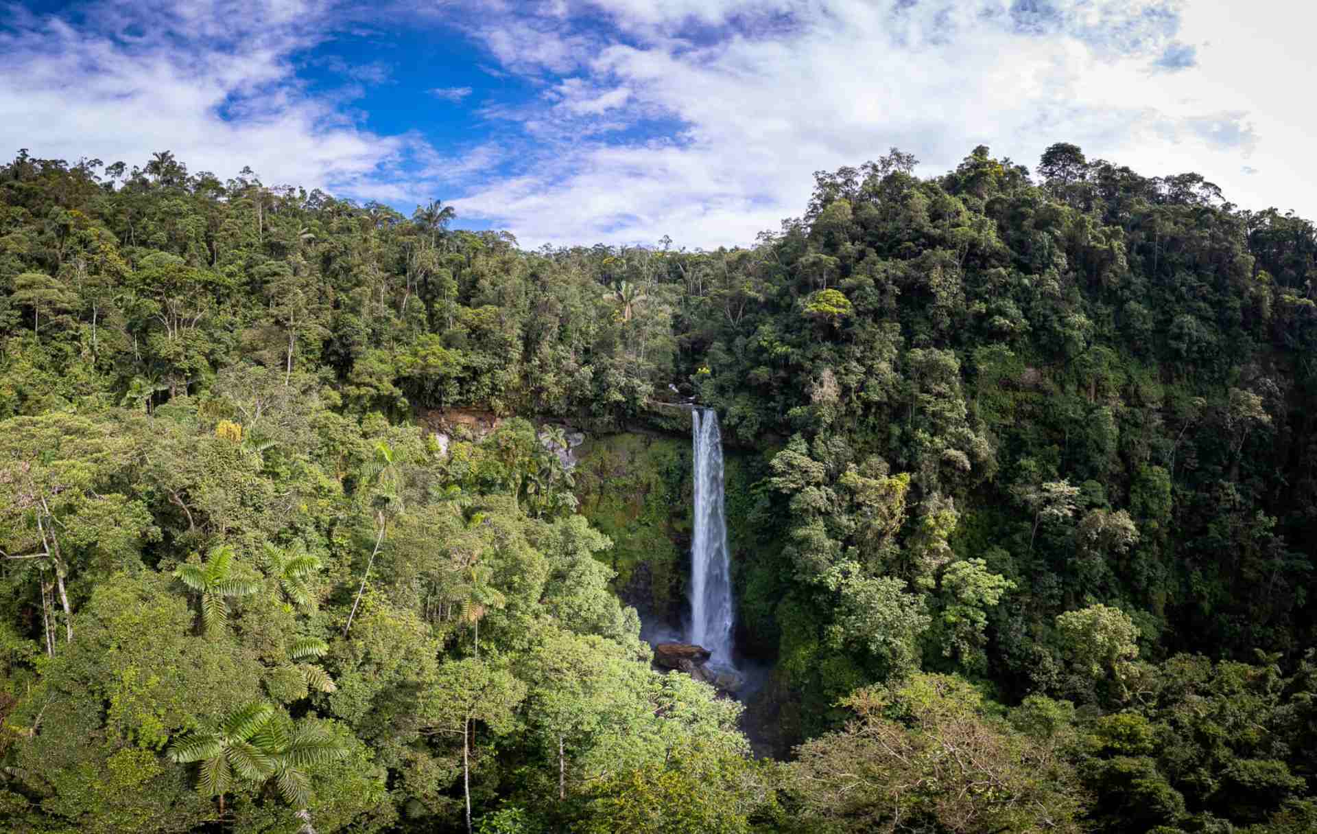 Fotografía real de la Cascada del Fin del Mundo entre la selva del Putumayo